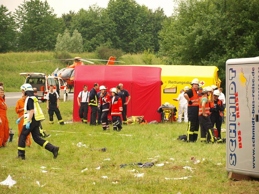 Schwerer Unfall mit Reisebus Lohmar Donrather Dreieck P190.JPG